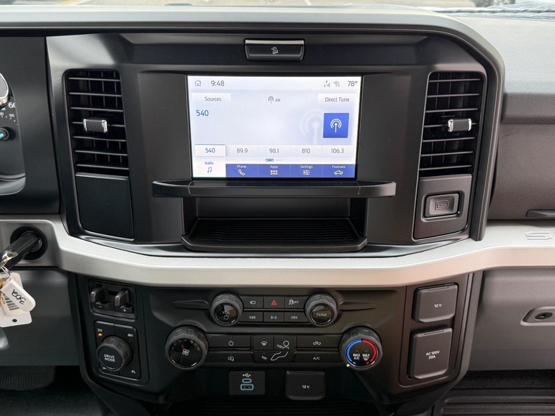 Ford Super Duty F-350 SRW Vehicle Full-screen Gallery Image 6