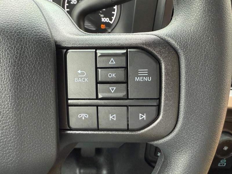 Ford Super Duty F-350 SRW Vehicle Full-screen Gallery Image 10