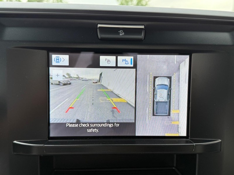 Ford Super Duty F-350 SRW Vehicle Full-screen Gallery Image 11