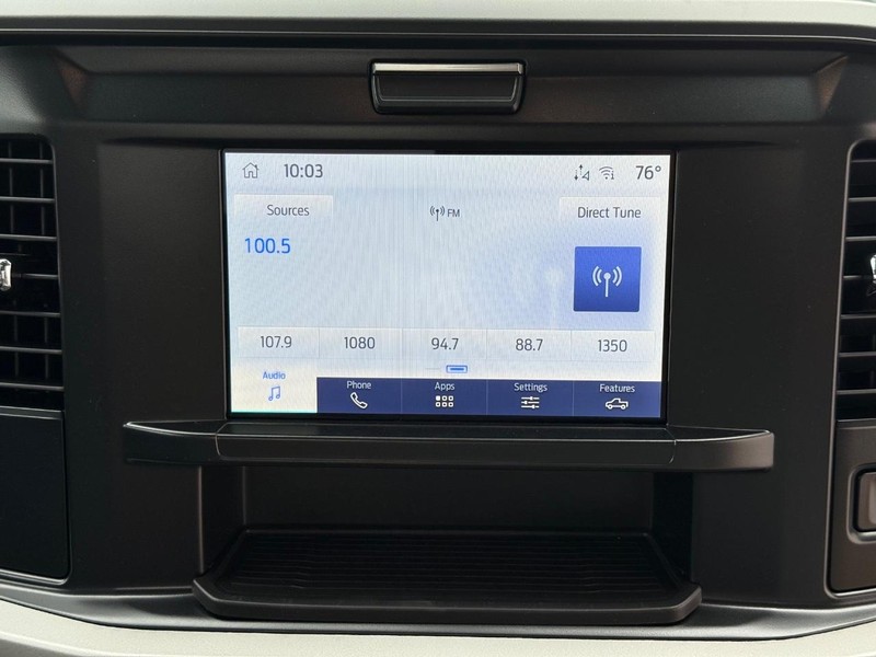 Ford Super Duty F-350 SRW Vehicle Full-screen Gallery Image 7