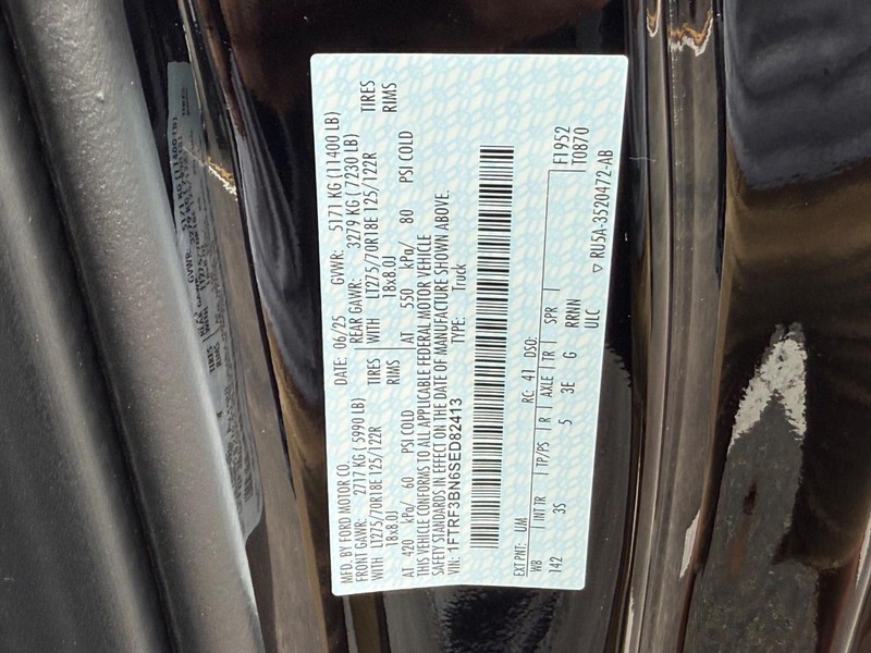 Ford Super Duty F-350 SRW Vehicle Full-screen Gallery Image 14