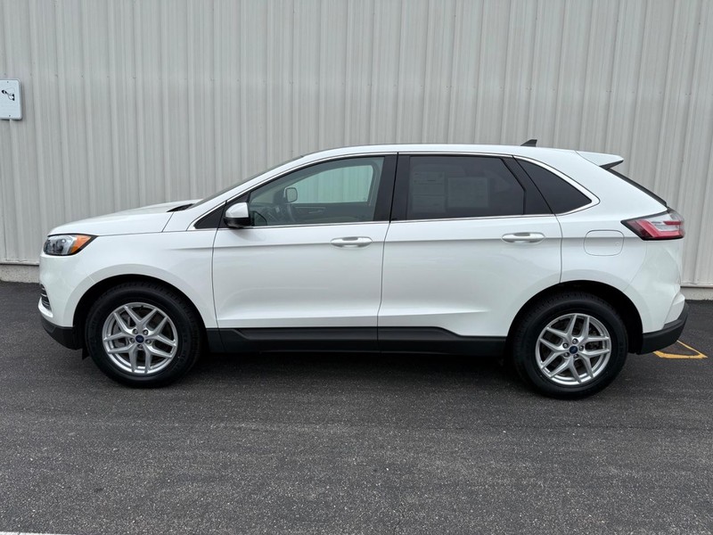 Ford Edge Vehicle Full-screen Gallery Image 2