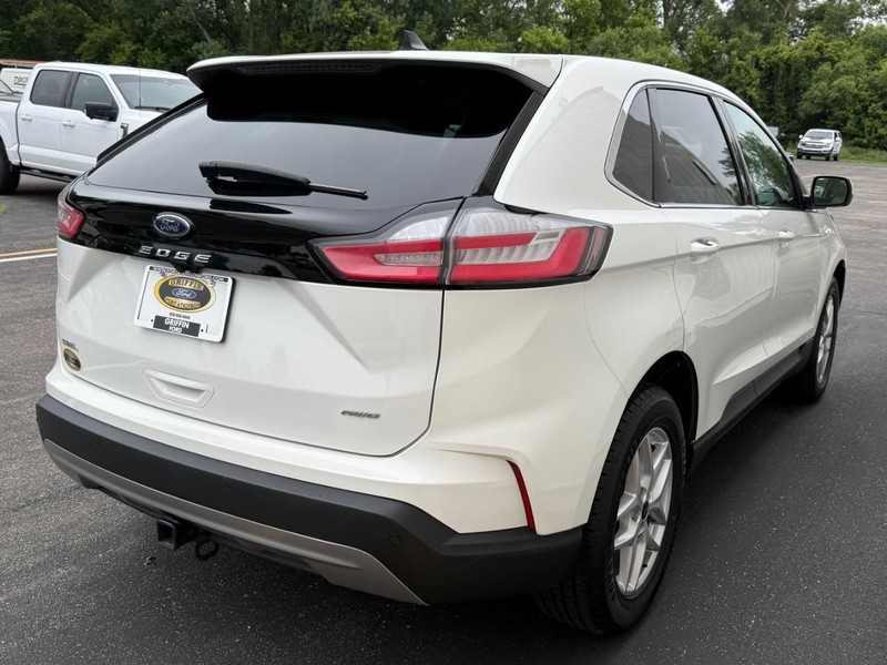 Ford Edge Vehicle Full-screen Gallery Image 6
