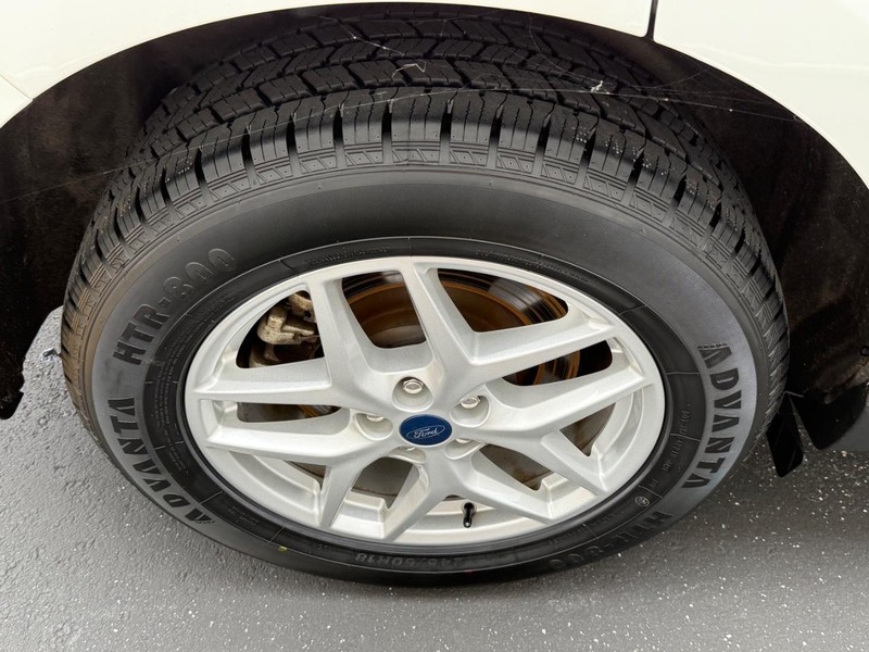 Ford Edge Vehicle Full-screen Gallery Image 7