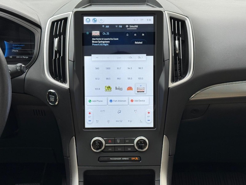 Ford Edge Vehicle Full-screen Gallery Image 11