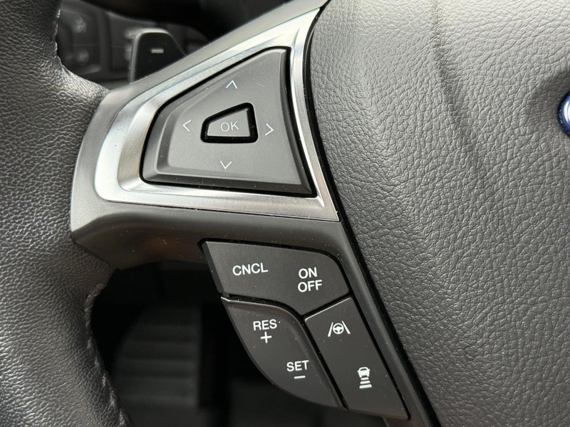 Ford Edge Vehicle Full-screen Gallery Image 15