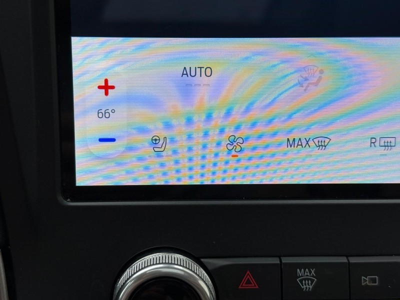 Ford Edge Vehicle Full-screen Gallery Image 19