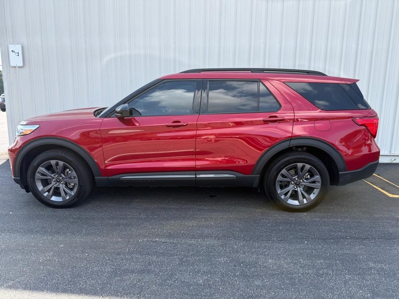 Ford Explorer Vehicle Full-screen Gallery Image 2