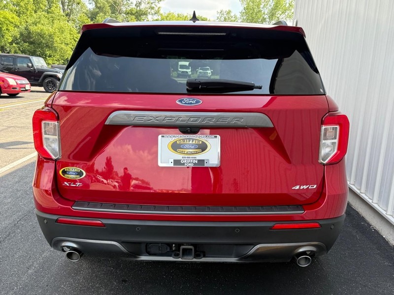 Ford Explorer Vehicle Full-screen Gallery Image 4