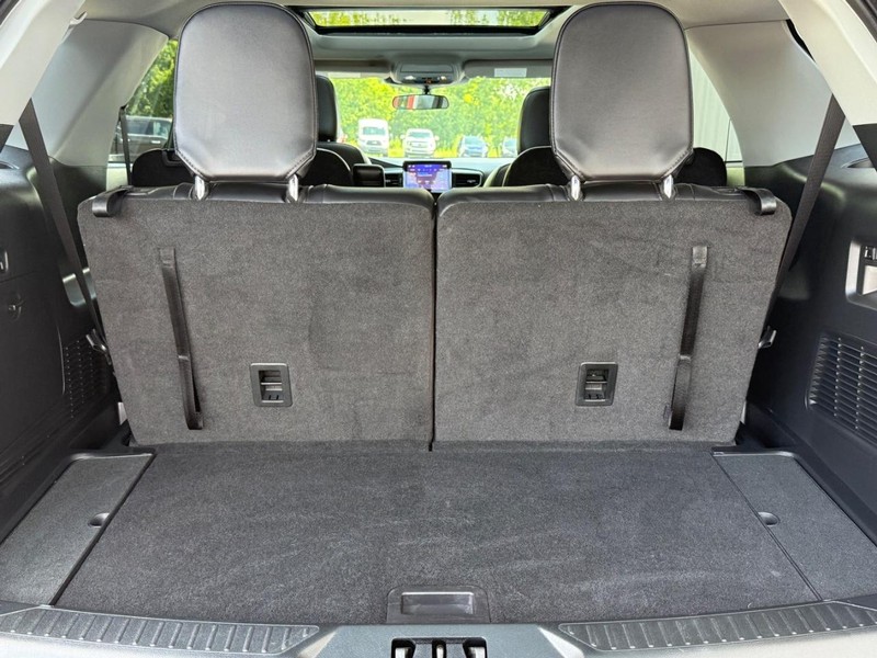 Ford Explorer Vehicle Full-screen Gallery Image 5