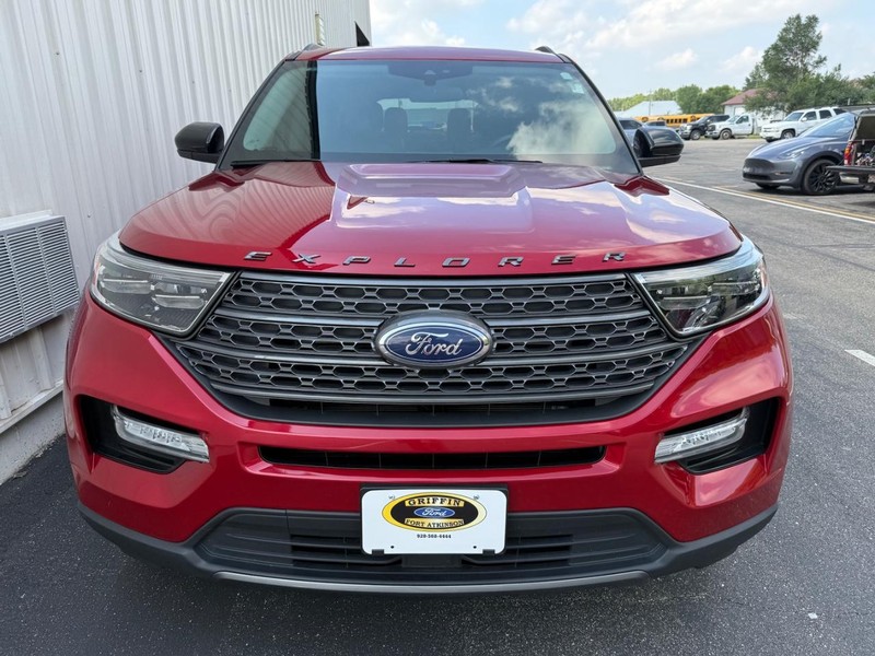 Ford Explorer Vehicle Full-screen Gallery Image 8