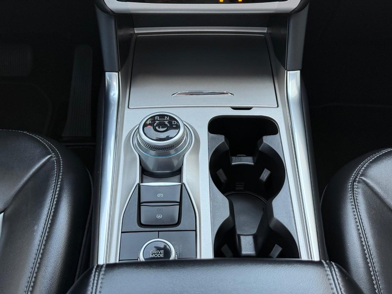 Ford Explorer Vehicle Full-screen Gallery Image 13