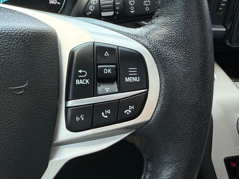 Ford Explorer Vehicle Full-screen Gallery Image 17