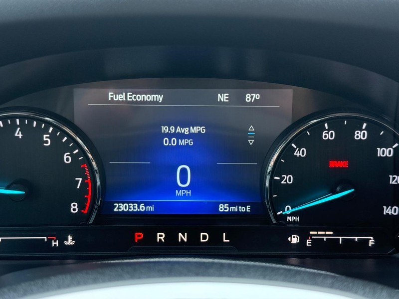 Ford Explorer Vehicle Full-screen Gallery Image 18