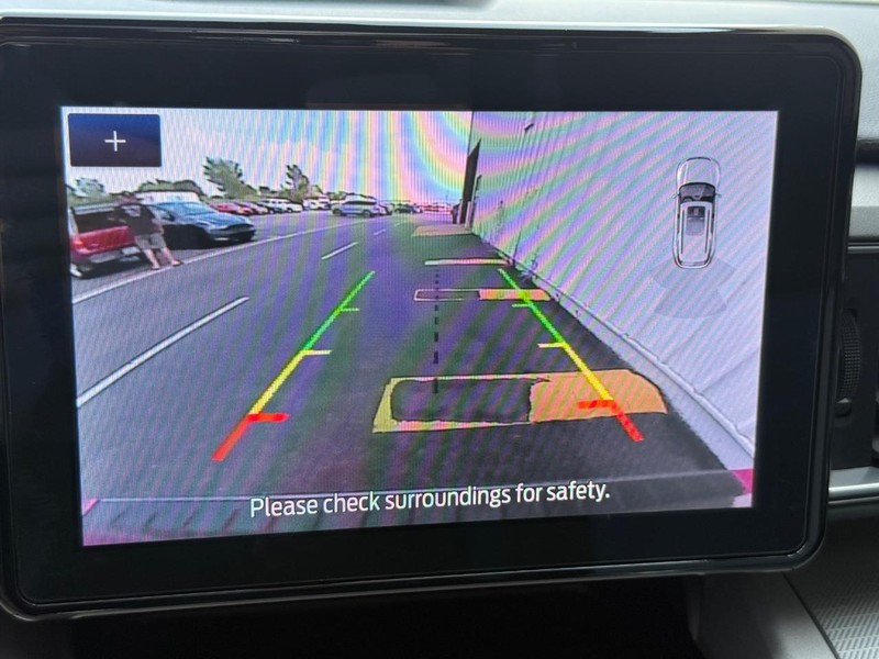 Ford Explorer Vehicle Full-screen Gallery Image 19