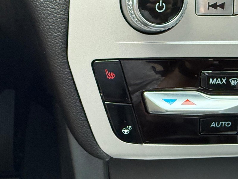 Ford Explorer Vehicle Full-screen Gallery Image 20