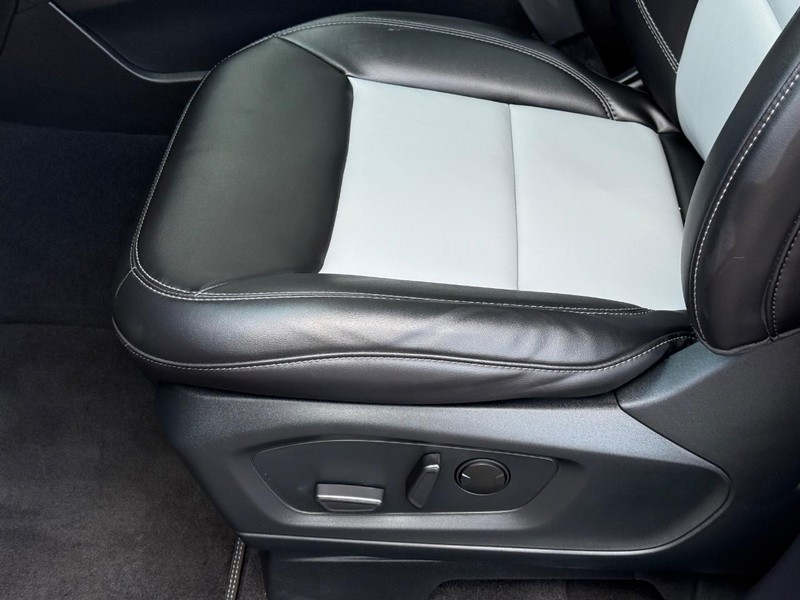 Ford Explorer Vehicle Full-screen Gallery Image 22