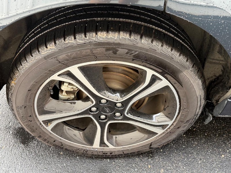 Ford Edge Vehicle Full-screen Gallery Image 07