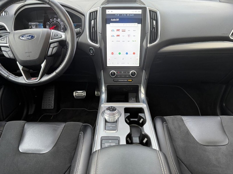 Ford Edge Vehicle Full-screen Gallery Image 10