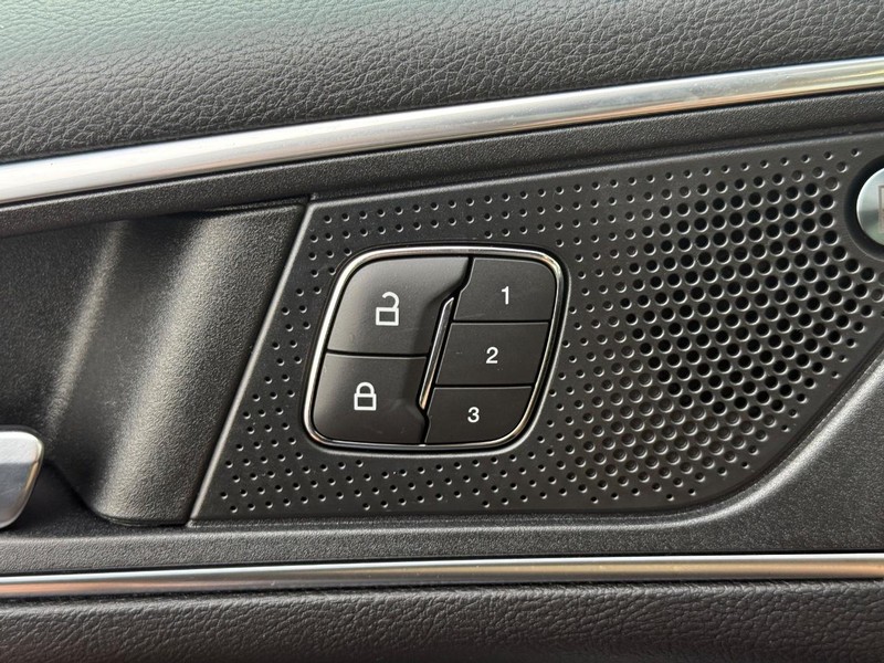 Ford Edge Vehicle Full-screen Gallery Image 15