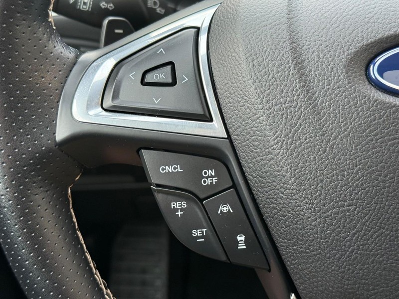 Ford Edge Vehicle Full-screen Gallery Image 16