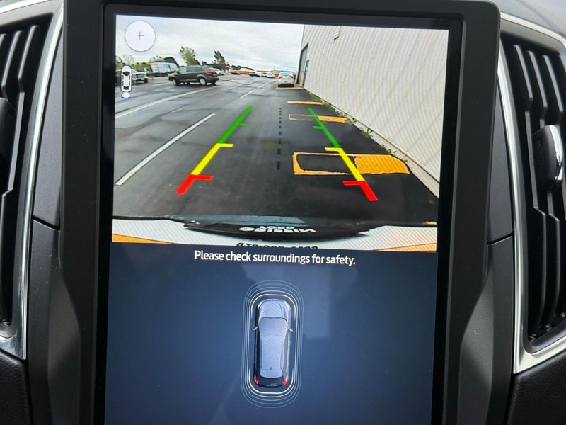 Ford Edge Vehicle Full-screen Gallery Image 19