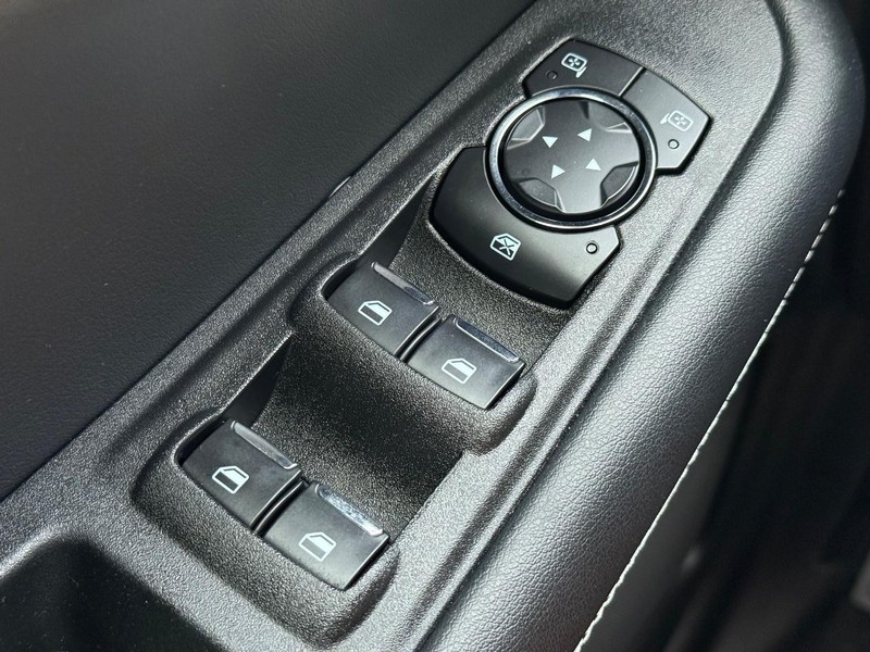 Ford Edge Vehicle Full-screen Gallery Image 21