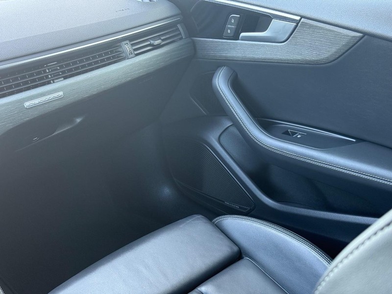 Audi A5 Sportback Vehicle Full-screen Gallery Image 14