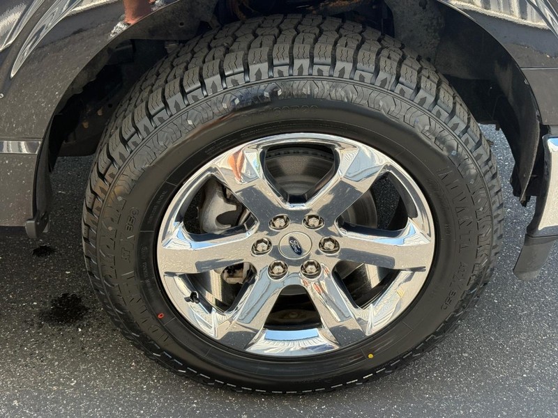 Ford F-150 Vehicle Full-screen Gallery Image 8