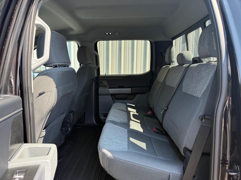 Ford F-150 Vehicle Full-screen Gallery Image 11