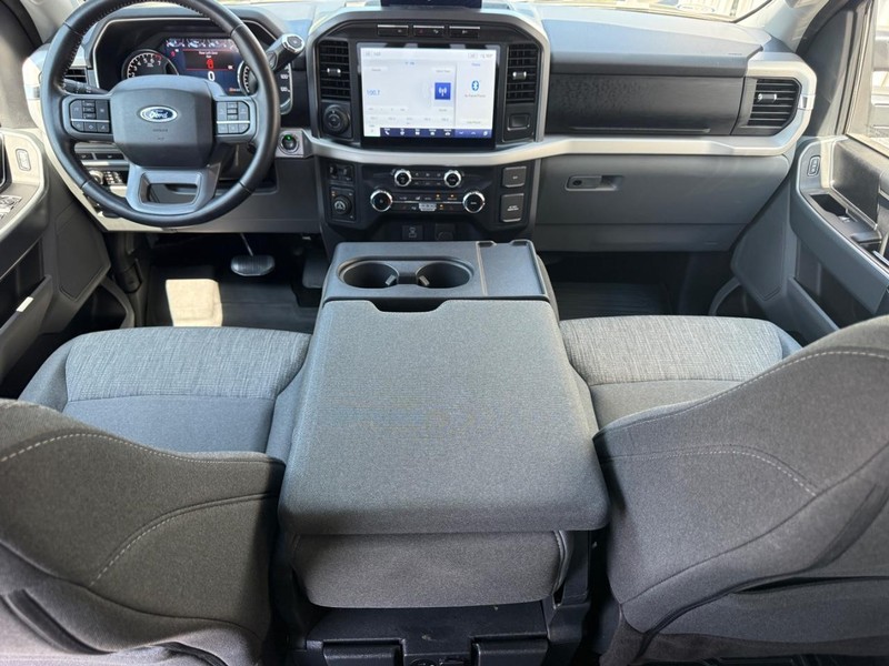 Ford F-150 Vehicle Full-screen Gallery Image 12