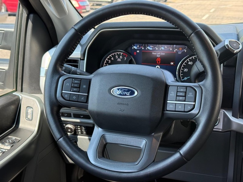 Ford F-150 Vehicle Full-screen Gallery Image 13