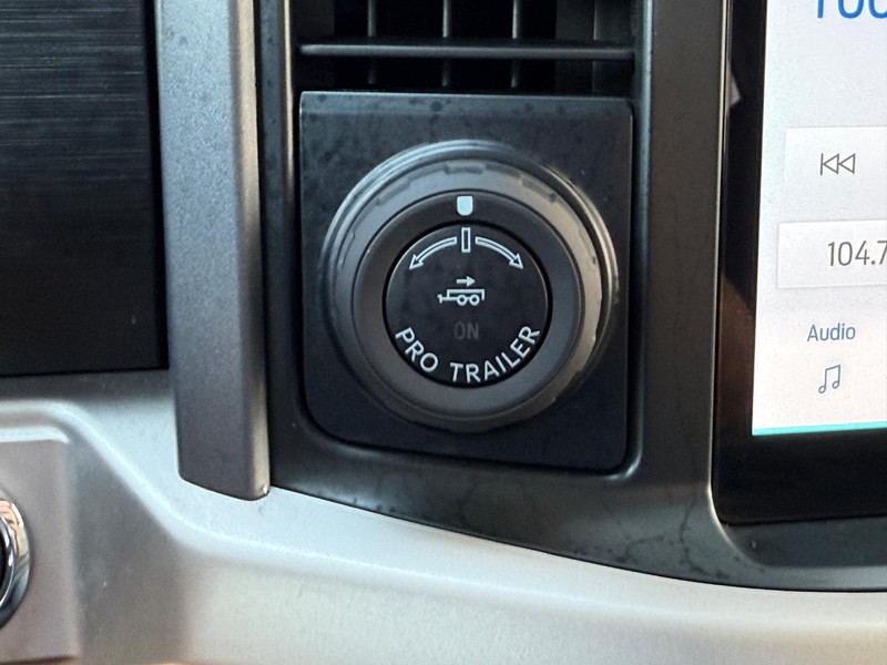 Ford F-150 Vehicle Full-screen Gallery Image 17