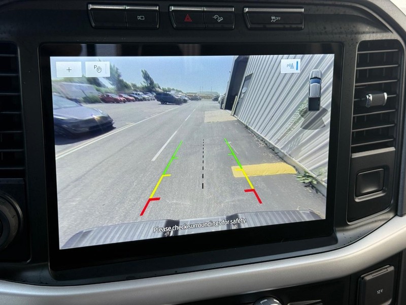 Ford F-150 Vehicle Full-screen Gallery Image 19