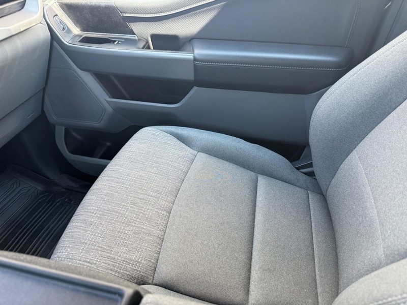 Ford F-150 Vehicle Full-screen Gallery Image 23