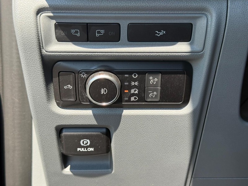 Ford F-150 Vehicle Full-screen Gallery Image 25