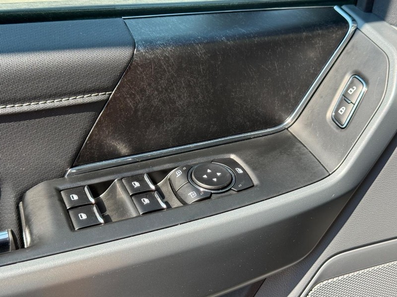 Ford F-150 Vehicle Full-screen Gallery Image 26