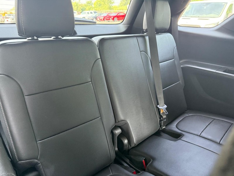 Chevrolet Traverse Vehicle Full-screen Gallery Image 09