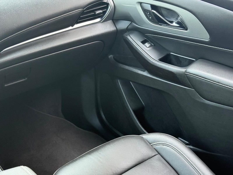 Chevrolet Traverse Vehicle Full-screen Gallery Image 15