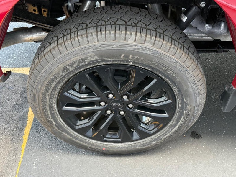 Ford F-150 Vehicle Full-screen Gallery Image 5