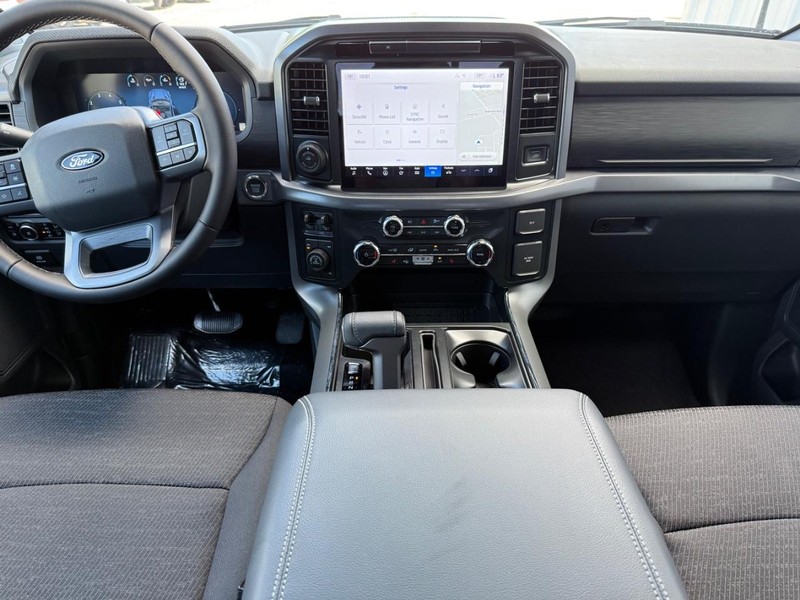 Ford F-150 Vehicle Full-screen Gallery Image 7