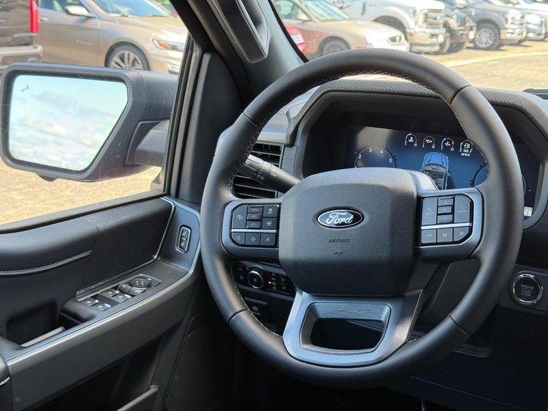 Ford F-150 Vehicle Full-screen Gallery Image 10