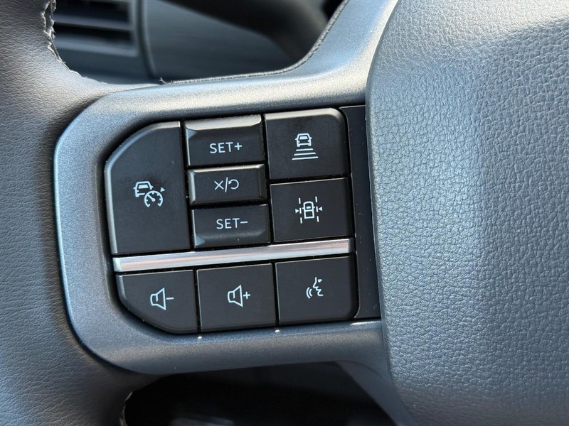 Ford F-150 Vehicle Full-screen Gallery Image 12