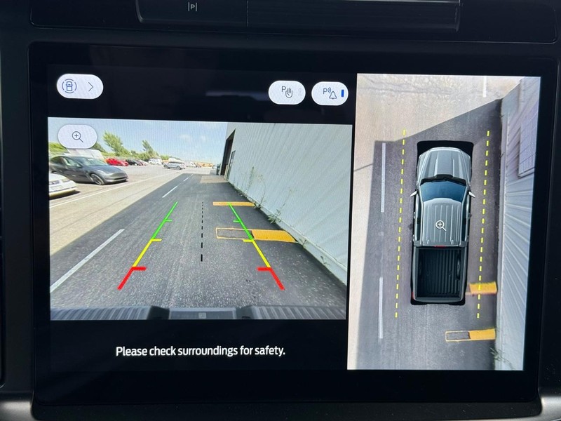 Ford F-150 Vehicle Full-screen Gallery Image 14