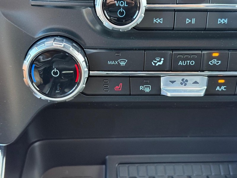 Ford F-150 Vehicle Full-screen Gallery Image 15