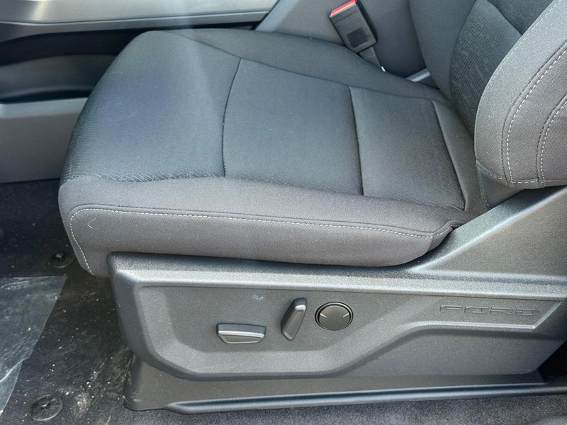 Ford F-150 Vehicle Full-screen Gallery Image 17