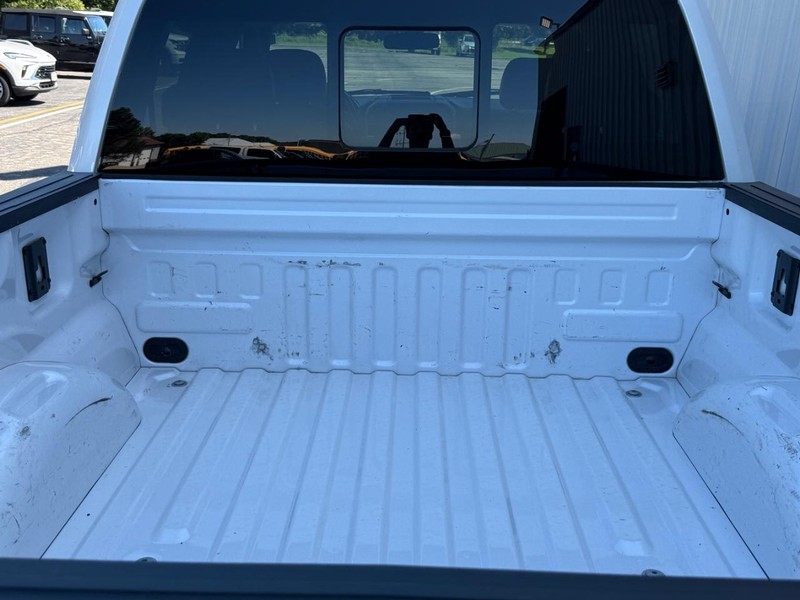 Ford F-150 Vehicle Full-screen Gallery Image 5