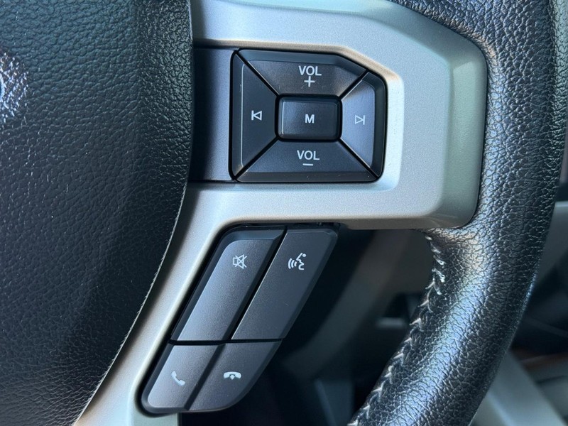 Ford F-150 Vehicle Full-screen Gallery Image 17