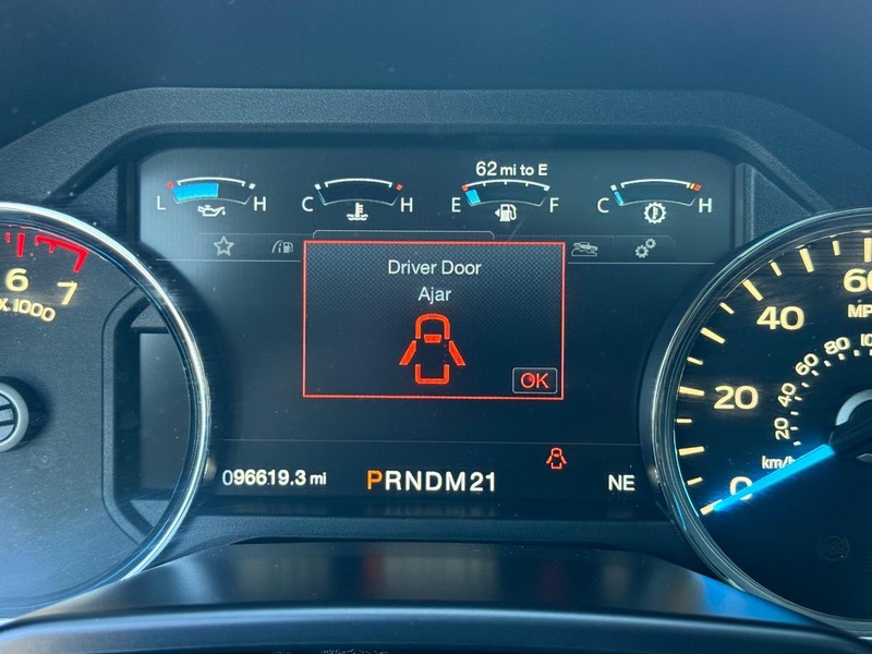 Ford F-150 Vehicle Full-screen Gallery Image 18