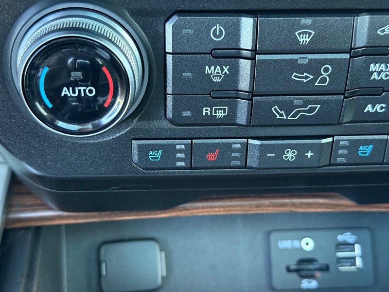 Ford F-150 Vehicle Full-screen Gallery Image 20